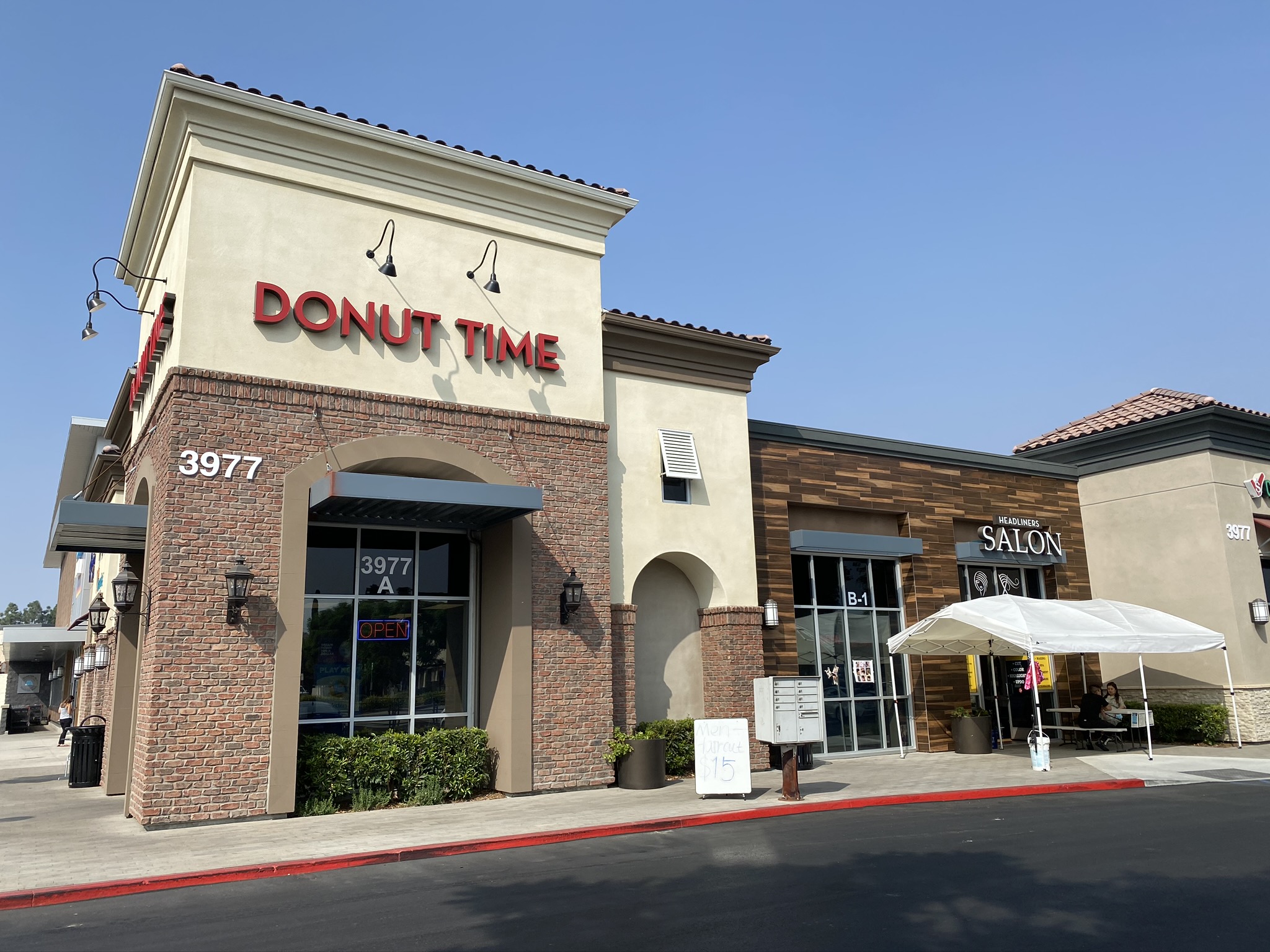 Griffin Plaza retail center, Southern California